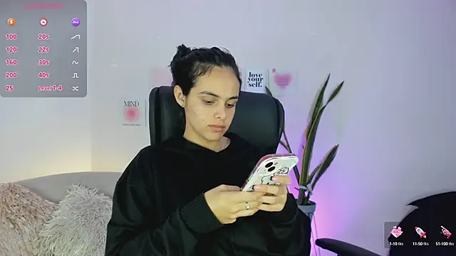 Snapshot of ChloeHarper_ chatting on February 20, 2025, 12:36 pm ChloeHarper online show from February 20, 2025, 12:36 pm