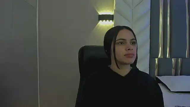 ChloeHarper  online show from May 22, 2026, 11:41 am