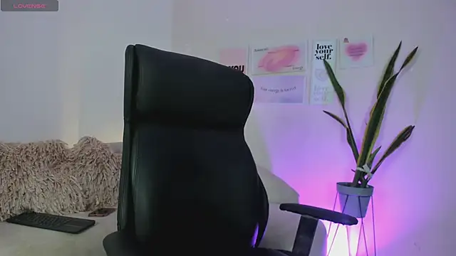 Snapshot of ChloeHarper_ chatting on February 14, 2025, 12:36 pm ChloeHarper online show from February 14, 2025, 12:36 pm
