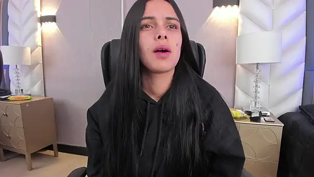 ChloeHarper  online show from December 15, 2025, 11:38 am