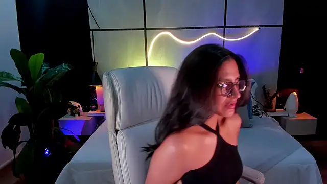 Gia Mazzon online show from November 6, 2025, 4:55 pm