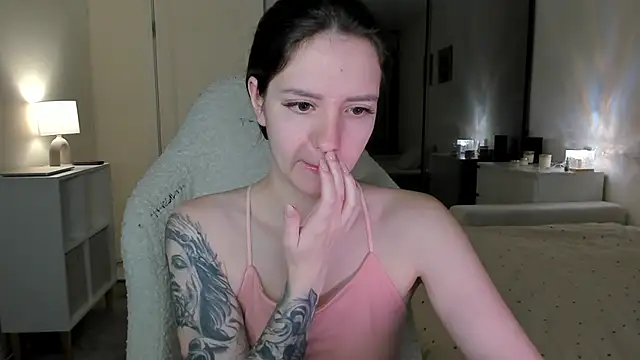 Sonia moon  online show from October 18, 2025, 2:35 am