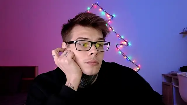 Snapshot of DENIS_HERE chatting on December 1, 2025, 10:10 pm DENIS HERE online show from December 1, 2025, 10:10 pm