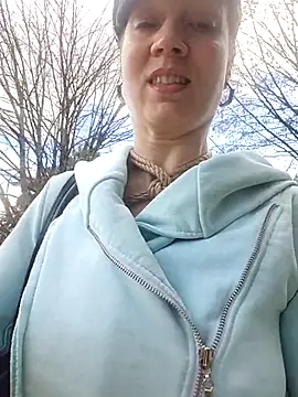 Exhibitionsplit online show from March 9, 2025, 1:04 pm