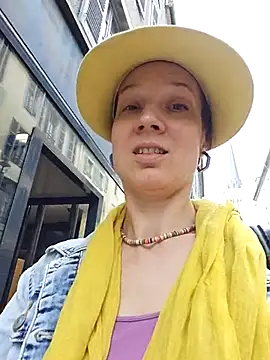 Exhibitionsplit online show from March 6, 2025, 1:14 pm