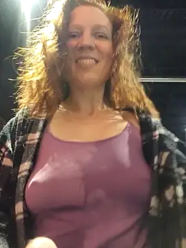 Snapshot of Exhibitionsplit chatting on February 4, 2026, 10:38 pm Exhibitionsplit online show from February 4, 2026, 10:38 pm