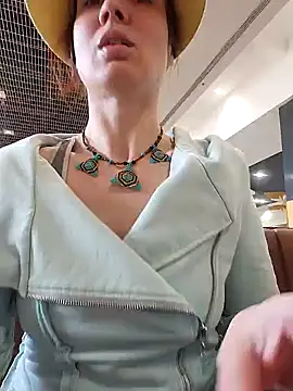 Exhibitionsplit online show from February 6, 2025, 12:15 pm