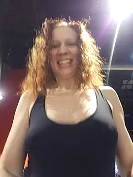 Snapshot of Exhibitionsplit chatting on February 8, 2026, 9:45 pm Exhibitionsplit online show from February 8, 2026, 9:45 pm