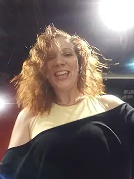 Snapshot of Exhibitionsplit chatting on February 21, 2026, 10:45 pm Exhibitionsplit online show from February 21, 2026, 10:45 pm