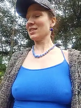 Snapshot of Exhibitionsplit chatting on February 27, 2026, 4:07 pm Exhibitionsplit online show from February 27, 2026, 4:07 pm