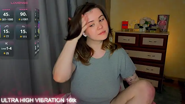 Snapshot of cutie_mili chatting on May 13, 2026, 9:38 am cutie mili online show from May 13, 2026, 9:38 am