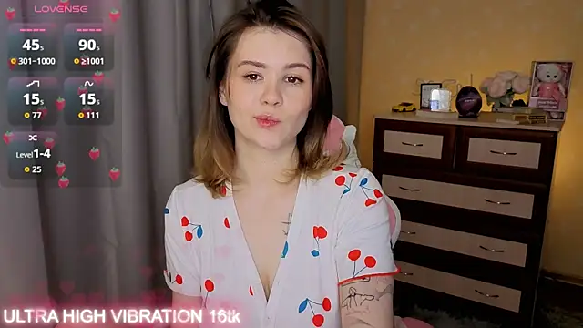 Snapshot of cutie_mili chatting on December 5, 2025, 7:51 am cutie mili online show from December 5, 2025, 7:51 am