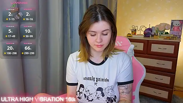 Snapshot of cutie_mili chatting on November 18, 2025, 8:06 am cutie mili online show from November 18, 2025, 8:06 am