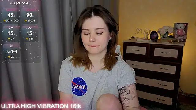 Snapshot of cutie_mili chatting on December 18, 2025, 9:58 am cutie mili online show from December 18, 2025, 9:58 am