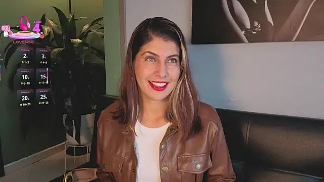 scarlett moore online show from April 17, 2026, 4:32 pm