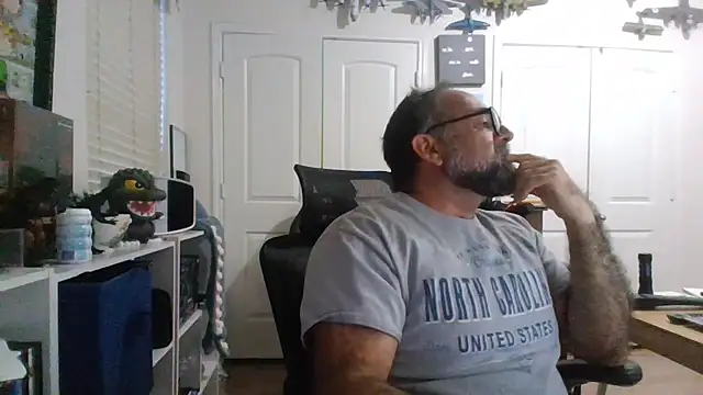 Snapshot of chainjulious chatting on November 11, 2025, 1:28 pm chainjulious online show from November 11, 2025, 1:28 pm