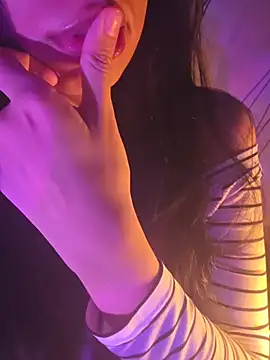 aloneathome online show from December 4, 2025, 6:07 pm