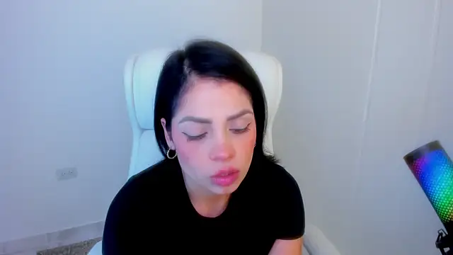 dominique21  online show from April 27, 2026, 6:11 am