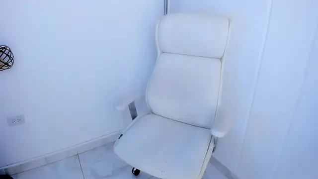 Snapshot of dominique21_ chatting on November 13, 2025, 5:44 am dominique21 online show from November 13, 2025, 5:44 am