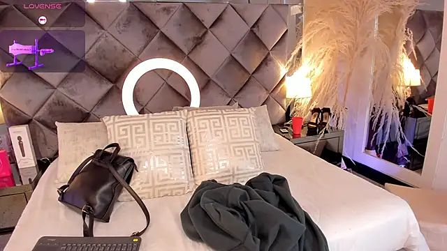 sofhiaa adaams online show from October 26, 2025, 3:12 pm