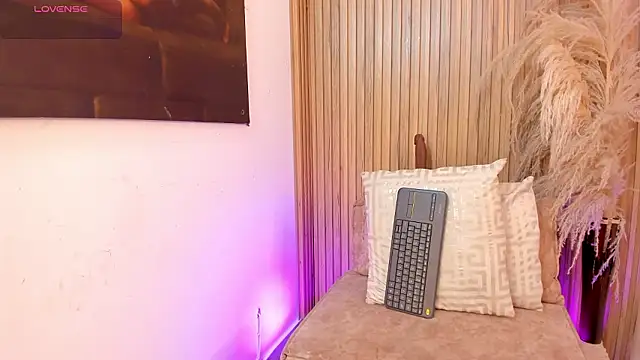 sofhiaa adaams online show from February 7, 2026, 10:40 pm