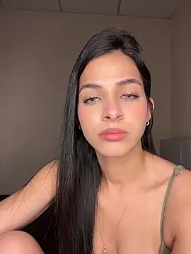 Snapshot of violetta-brown1 chatting on November 9, 2025, 3:43 am violetta-brown1 online show from November 9, 2025, 3:43 am