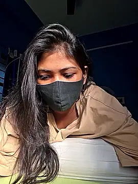 Snapshot of Triha_18 chatting on November 11, 2025, 9:26 am Triha 18 online show from November 11, 2025, 9:26 am