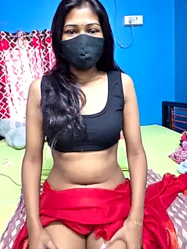 Snapshot of Triha_18 chatting on November 4, 2025, 6:28 am Triha 18 online show from November 4, 2025, 6:28 am