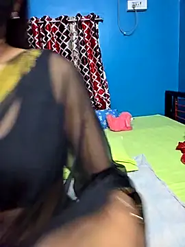 Snapshot of Triha_18 chatting on November 5, 2025, 3:48 pm Triha 18 online show from November 5, 2025, 3:48 pm