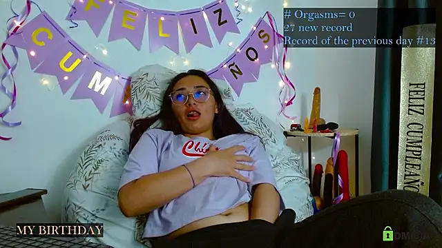 Snapshot of Hot_Candy_ chatting on November 29, 2025, 11:16 pm Hot Candy online show from November 29, 2025, 11:16 pm