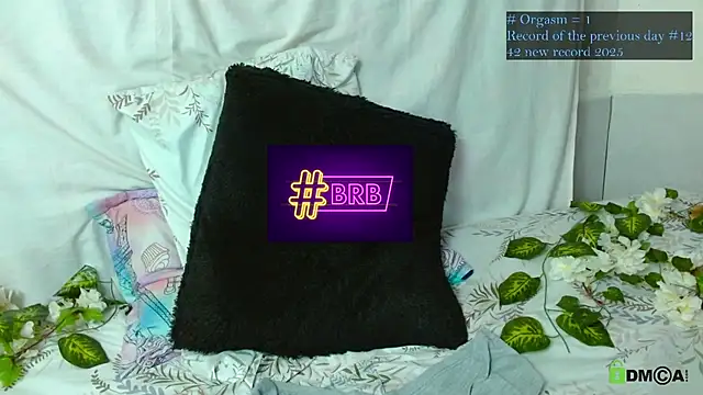 Hot Candy  online show from February 3, 2026, 6:22 am