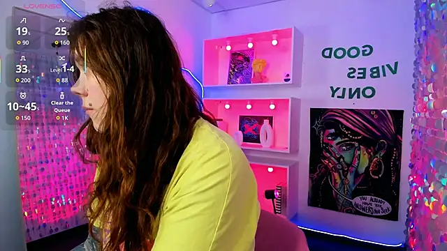 SophiePure online show from February 18, 2026, 1:40 pm