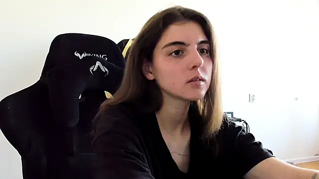 emmamurrr online show from September 9, 2025, 9:52 am