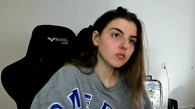 emmamurrr online show from November 13, 2025, 11:14 am