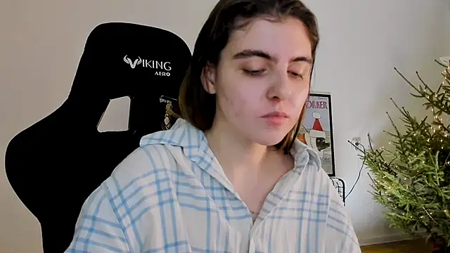 emmamurrr online show from December 30, 2024, 7:32 pm