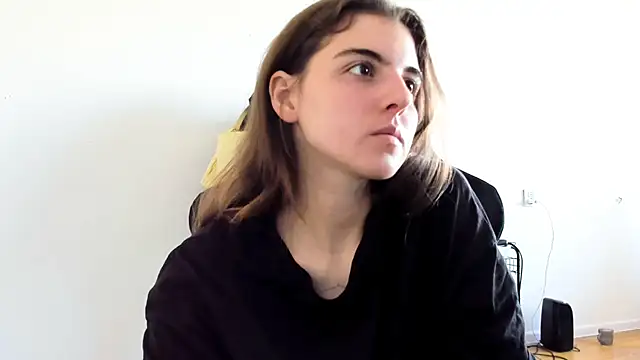 emmamurrr online show from September 12, 2025, 6:35 am