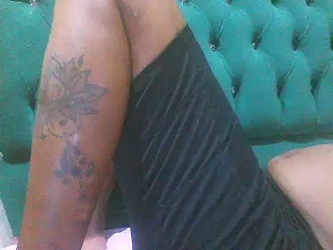 Snapshot of Sexy_Riri chatting on November 28, 2025, 3:28 am Sexy Riri online show from November 28, 2025, 3:28 am