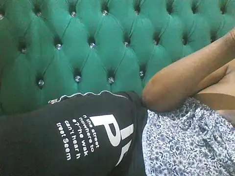 Snapshot of Sexy_Riri chatting on December 5, 2025, 1:05 am Sexy Riri online show from December 5, 2025, 1:05 am