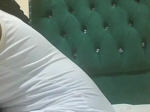 Snapshot of Sexy_Riri chatting on November 13, 2025, 8:02 pm Sexy Riri online show from November 13, 2025, 8:02 pm