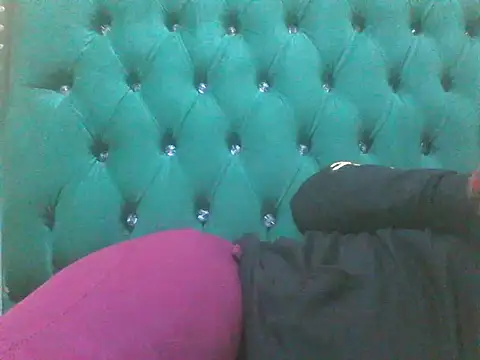 Snapshot of Sexy_Riri chatting on October 28, 2025, 9:25 pm Sexy Riri online show from October 28, 2025, 9:25 pm