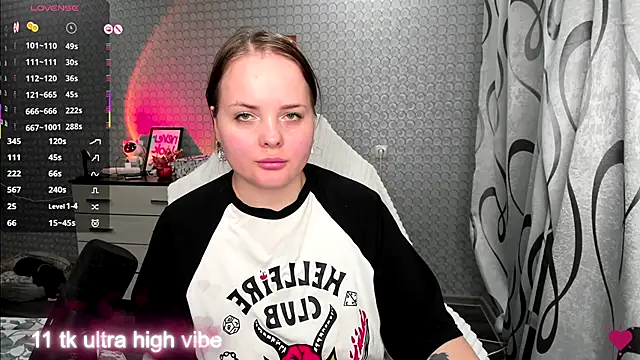 Snapshot of flower_sarah_ chatting on October 30, 2025, 9:33 pm flower sarah online show from October 30, 2025, 9:33 pm