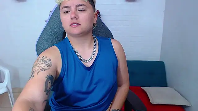 isabeautyx19 online show from February 24, 2025, 5:43 am