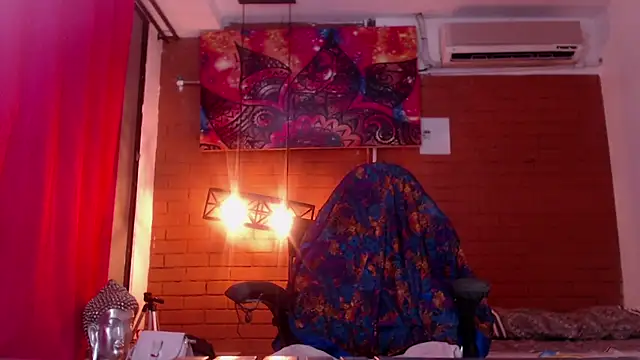 Snapshot of Khatalina_hott chatting on January 26, 2025, 1:52 am Khatalina hott online show from January 26, 2025, 1:52 am