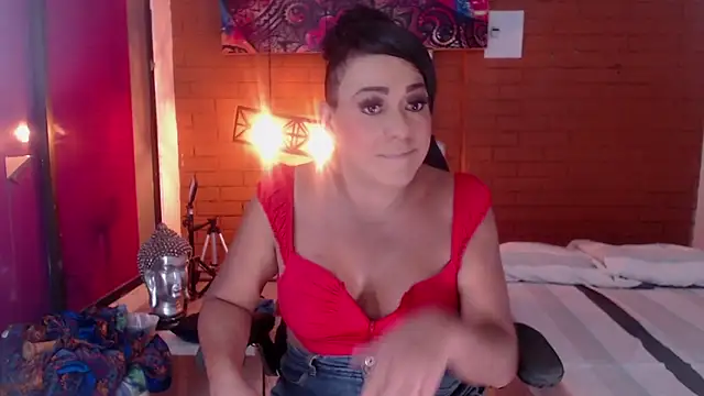 Snapshot of Khatalina_hott chatting on January 18, 2025, 2:03 am Khatalina hott online show from January 18, 2025, 2:03 am