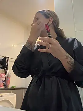 ellielawson online show from March 13, 2026, 5:12 am