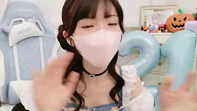 Snapshot of -minami- chatting on November 1, 2025, 12:10 pm -minami- online show from November 1, 2025, 12:10 pm