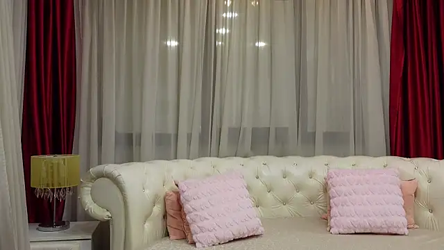 Snapshot of NinaCrystal1 chatting on February 28, 2025, 6:10 am NinaCrystal1 online show from February 28, 2025, 6:10 am