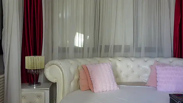 Snapshot of NinaCrystal1 chatting on March 21, 2025, 11:22 am NinaCrystal1 online show from March 21, 2025, 11:22 am