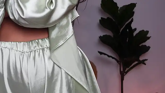 Snapshot of NinaCrystal1 chatting on November 14, 2025, 8:51 am NinaCrystal1 online show from November 14, 2025, 8:51 am