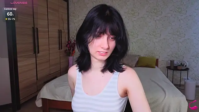 Snapshot of JulisSweet chatting on November 9, 2025, 8:29 am JulisSweet online show from November 9, 2025, 8:29 am